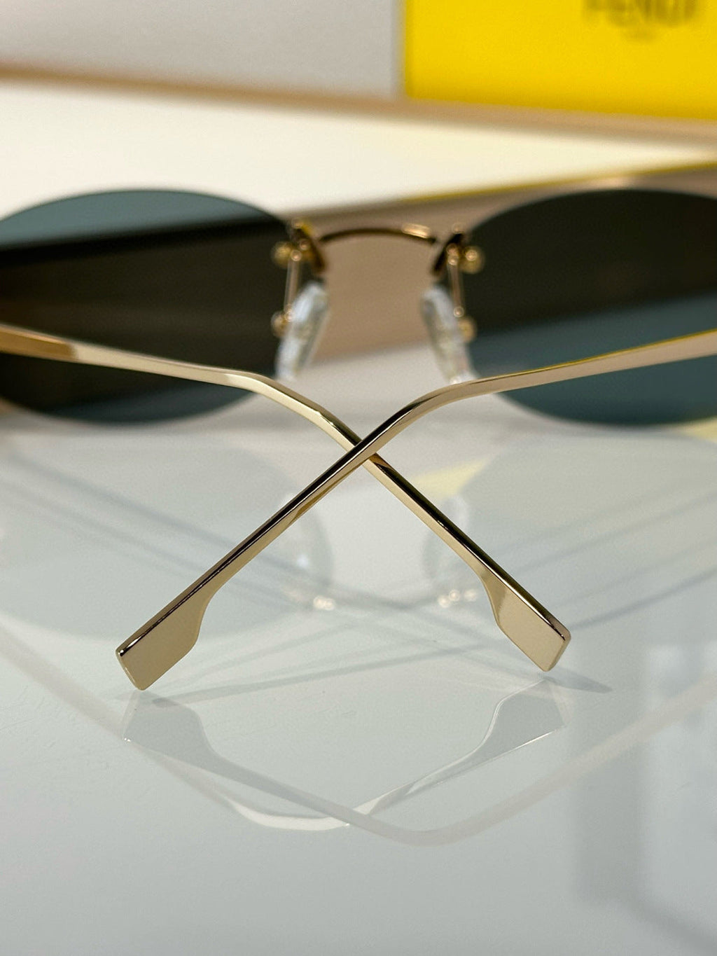 FIRST CRYSTAL RIMLESS OVAL FRAME SUNGLASSES FE4075US IN METAL