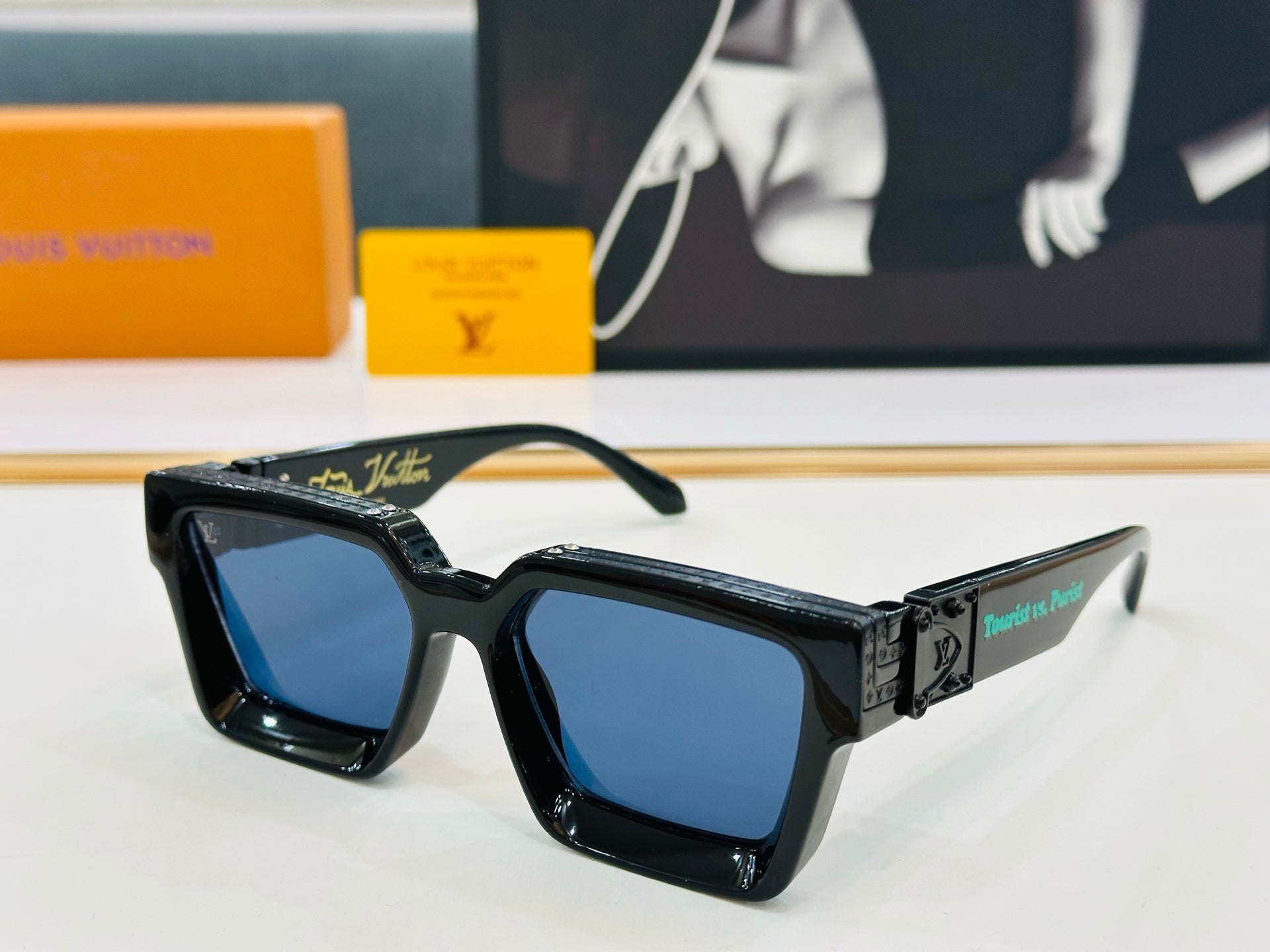 LOUIS VUITTON RECTANGLE SUNGLASSES 574799 IN ACETATE