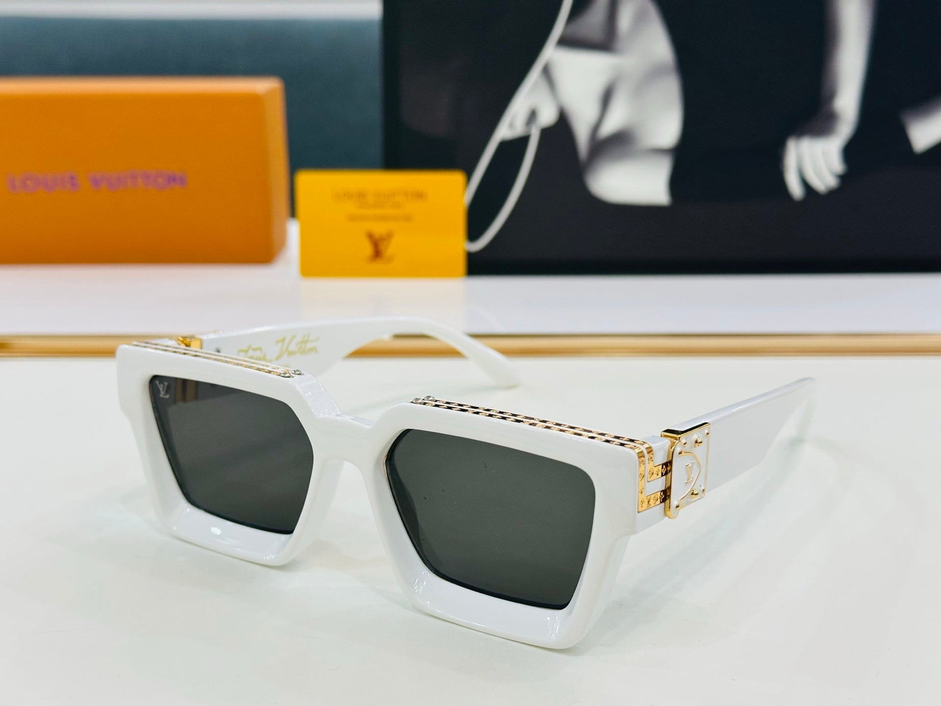 LOUIS VUITTON RECTANGLE SUNGLASSES 574800 IN ACETATE