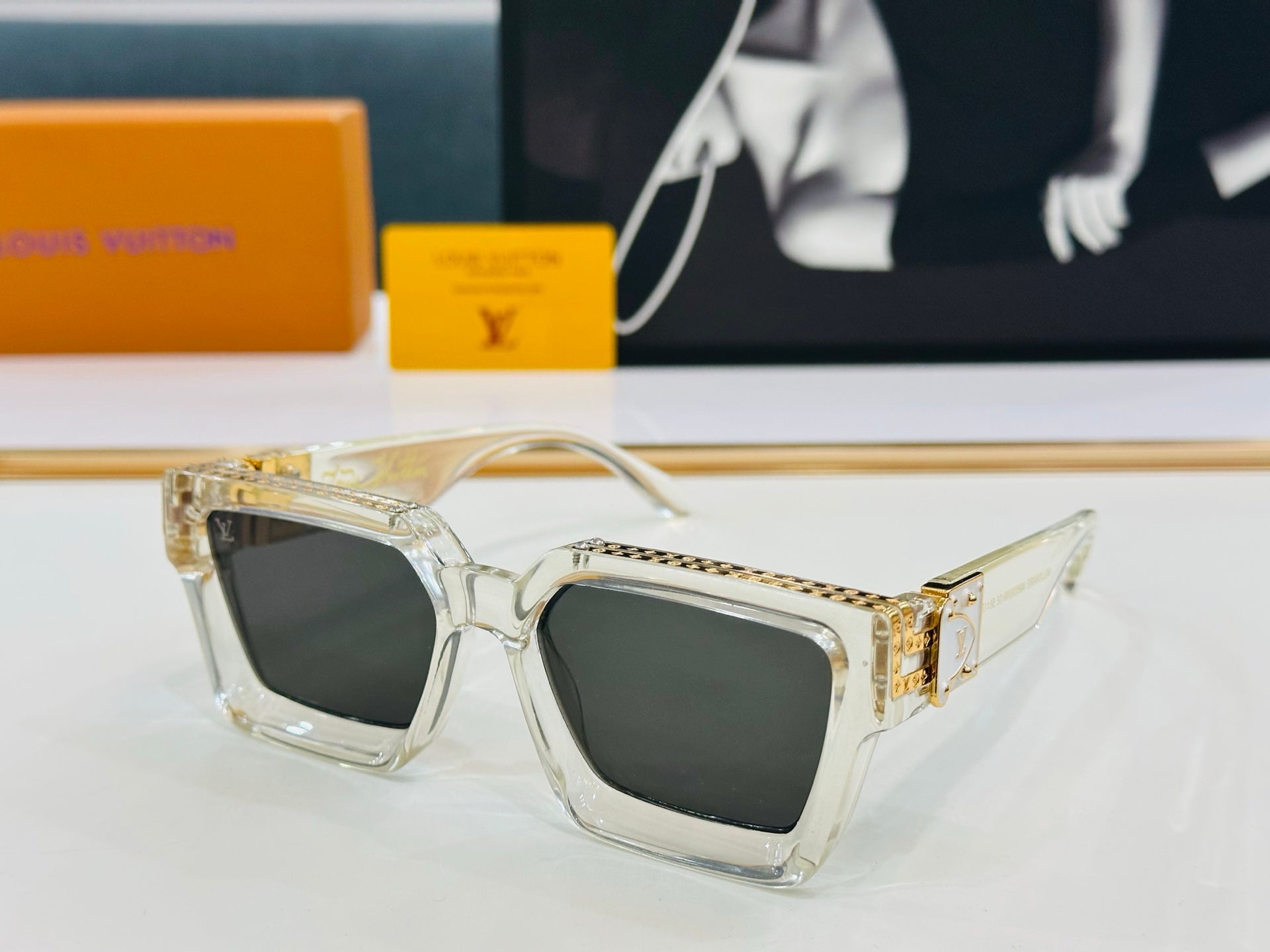 LOUIS VUITTON RECTANGLE SUNGLASSES 574800 IN ACETATE