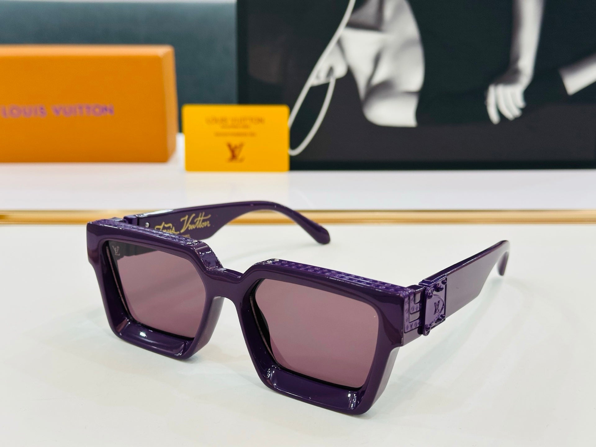LOUIS VUITTON RECTANGLE SUNGLASSES 574800 IN ACETATE