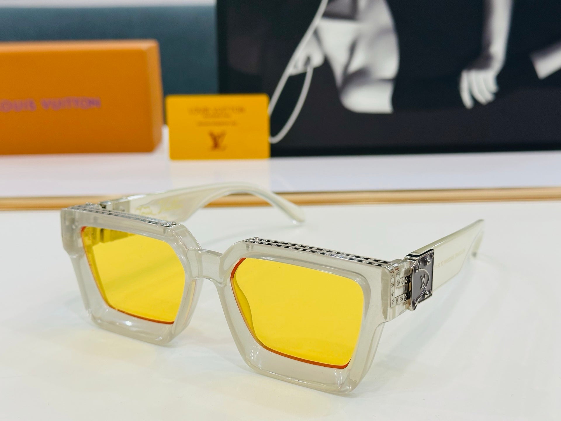 LOUIS VUITTON RECTANGLE SUNGLASSES 574800 IN ACETATE