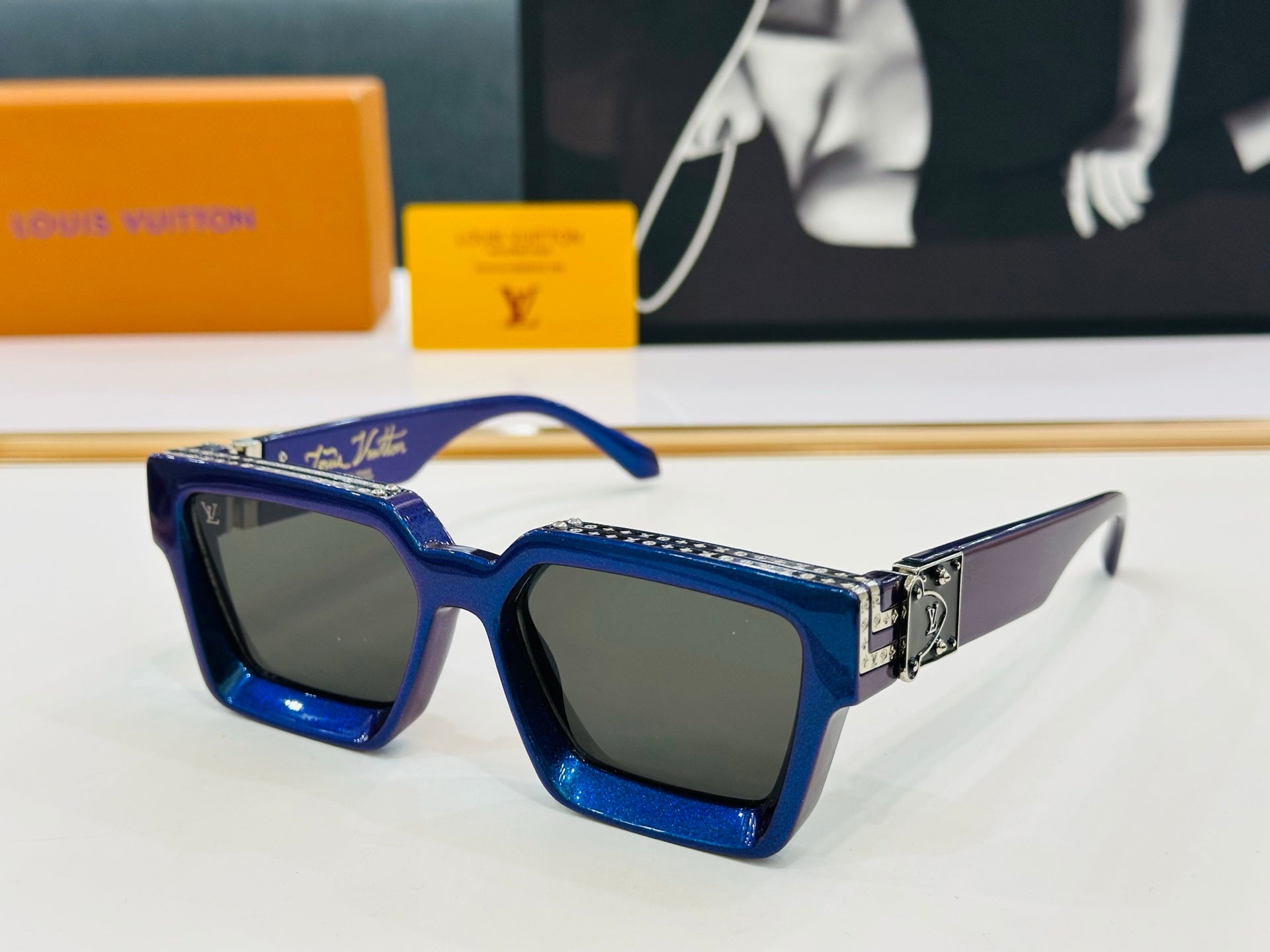 LOUIS VUITTON RECTANGLE SUNGLASSES 574802 IN ACETATE