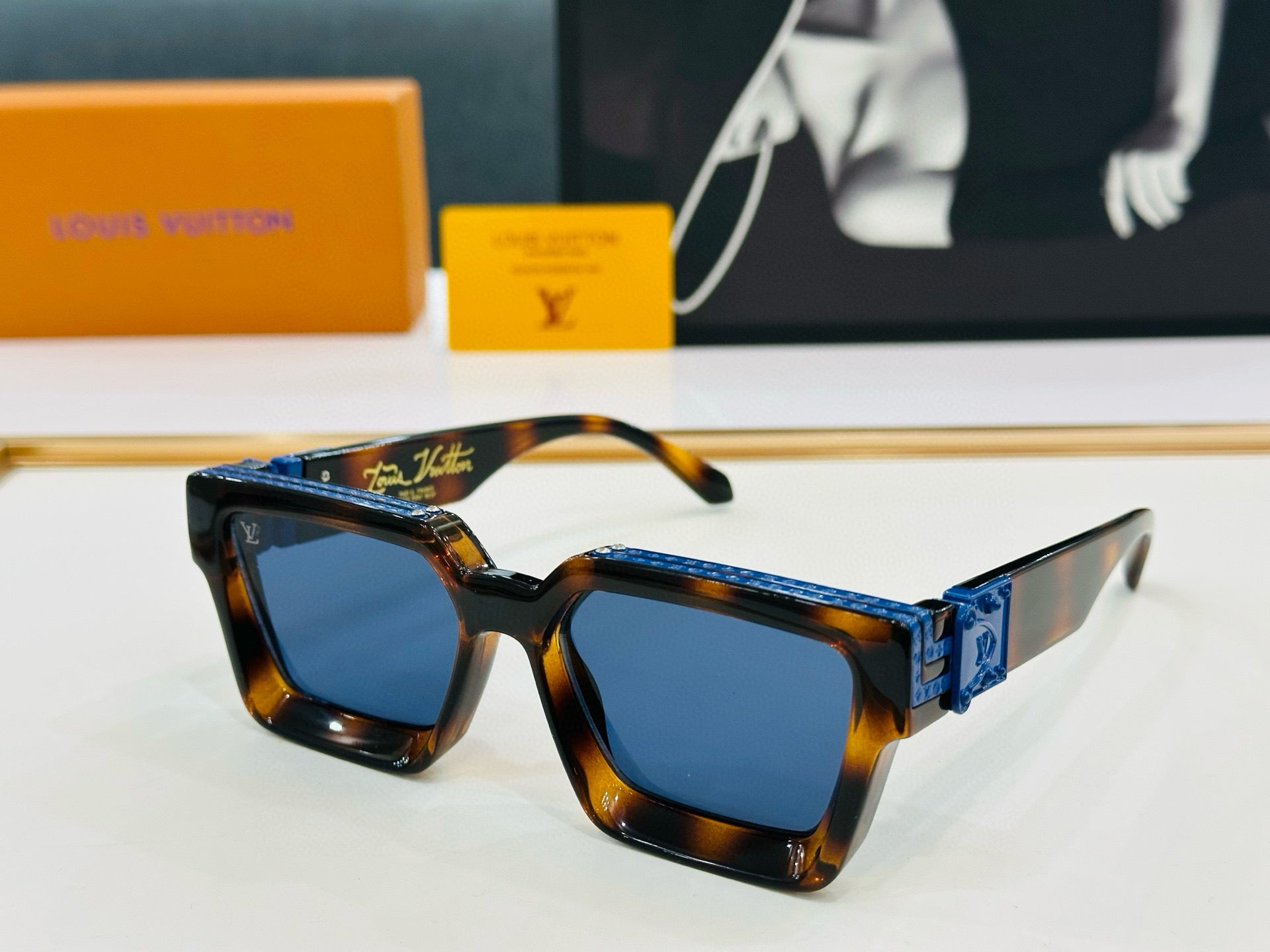 LOUIS VUITTON RECTANGLE SUNGLASSES 574802 IN ACETATE
