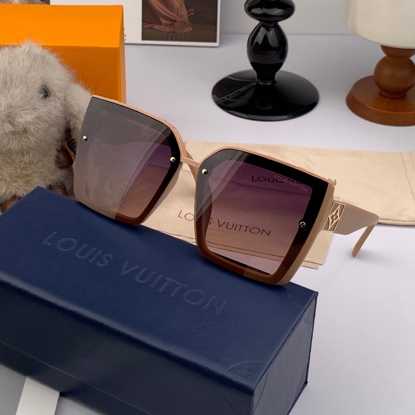 LOUIS VUITTON SQUARE SUNGLASSES L822 IN ACETATE