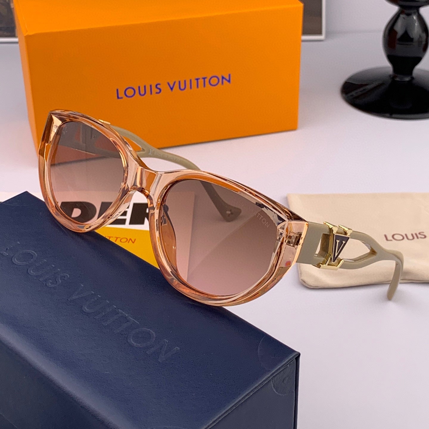 LOUIS VUITTON CAT EYE SUNGLASSES L1231 IN ACETATE