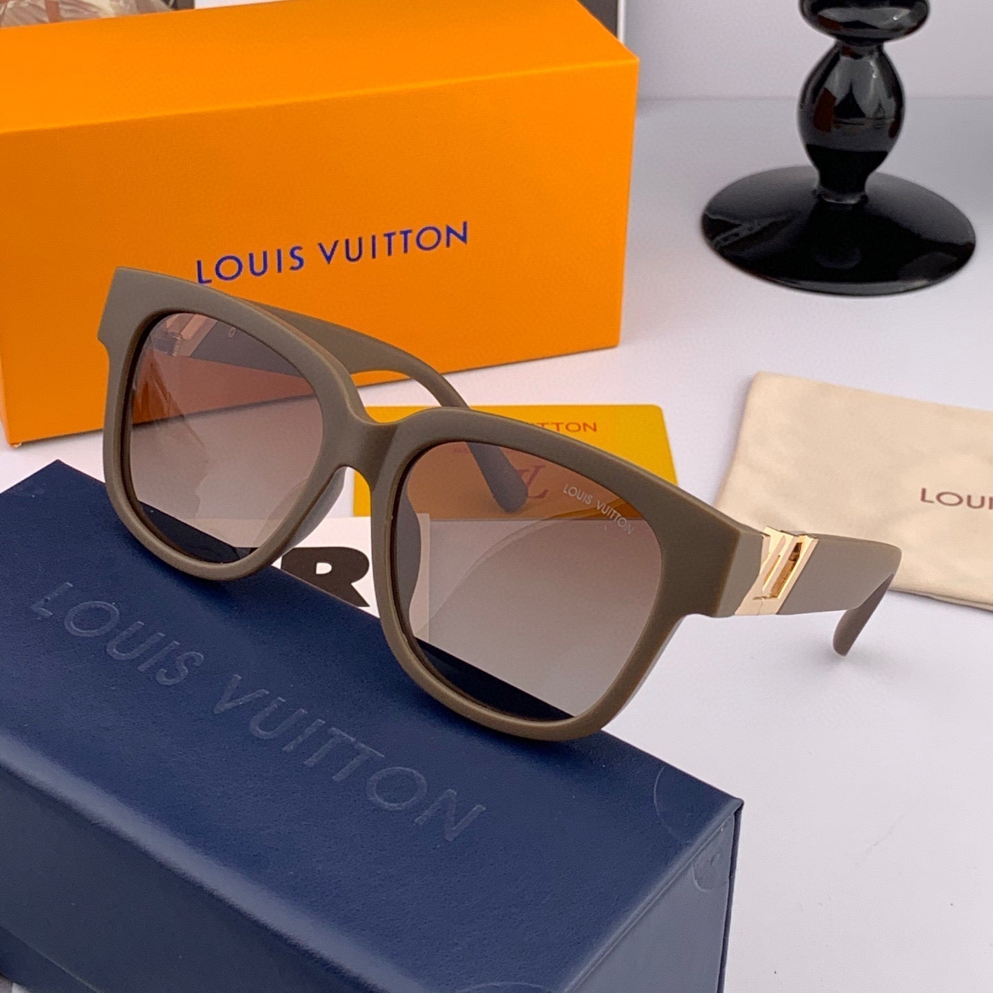 LOUIS VUITTON CAT EYE SUNGLASSES L5516 IN ACETATE