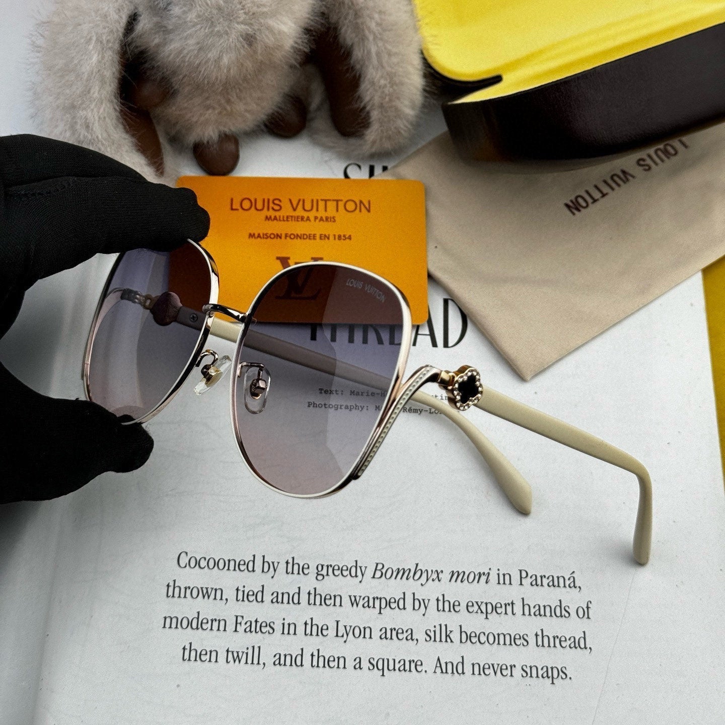 LOUIS VUITTON SIGNATURE ROUND SUNGLASSES L8638 IN METAL