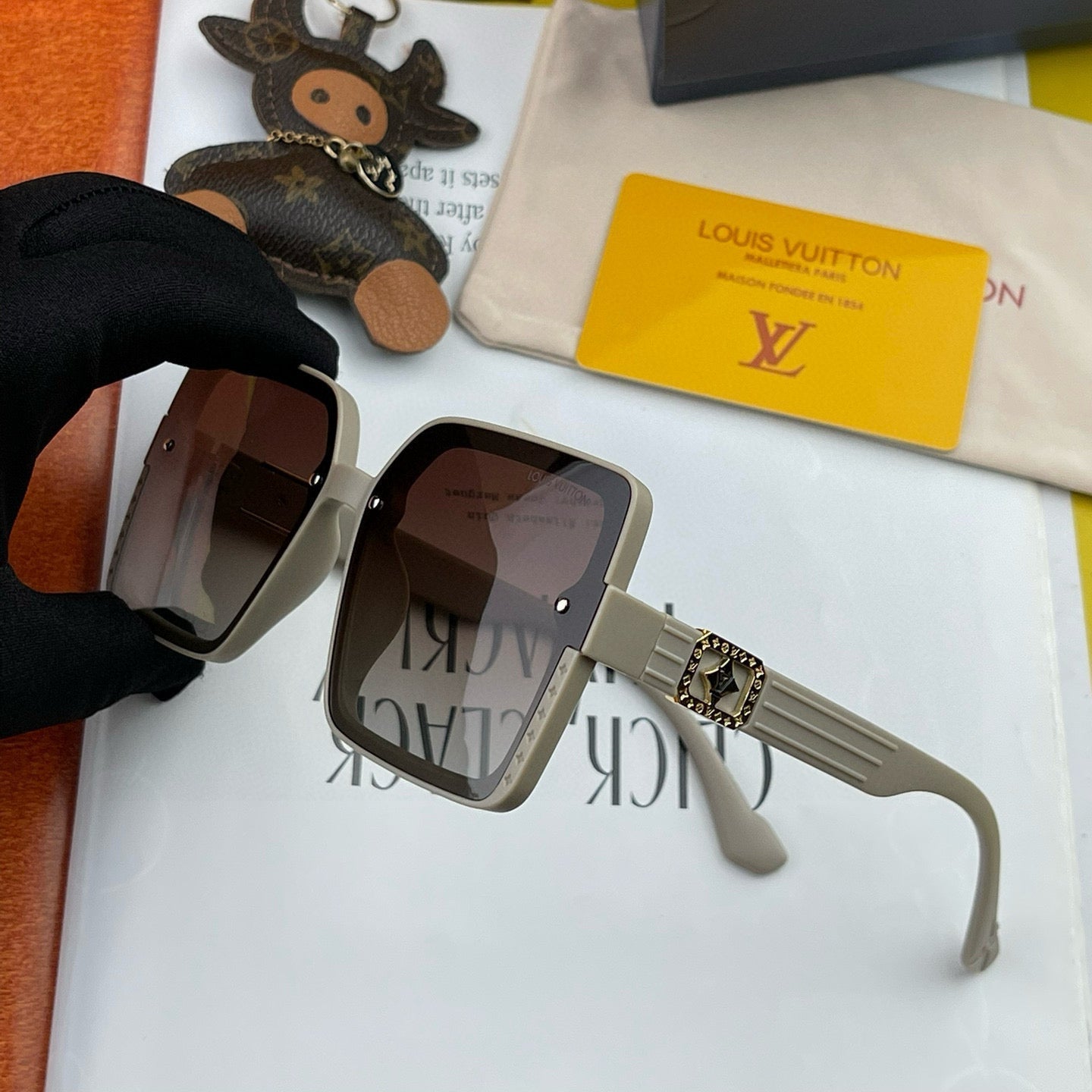 LOUIS VUITTON LARGE SQUARE SUNGLASS L1845 IN ACETATE