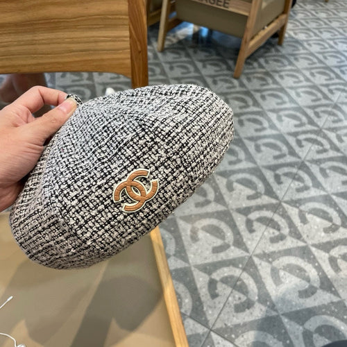 CHANEL BERET HAT IN BLACK MIX WHITE WOOL TWEED 430011