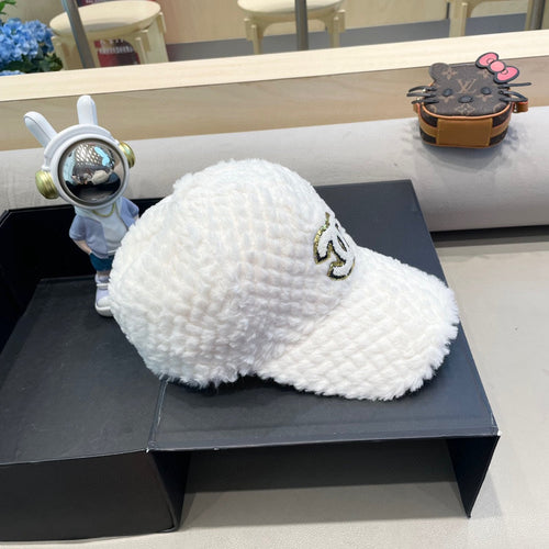 CHANEL BASEBALL CAP IN WHITE FLEECE 431372