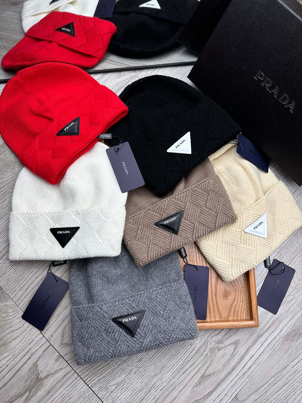 PRADA BEANIE HAT IN WHITE WOOL AND RABBIT FUR 436399