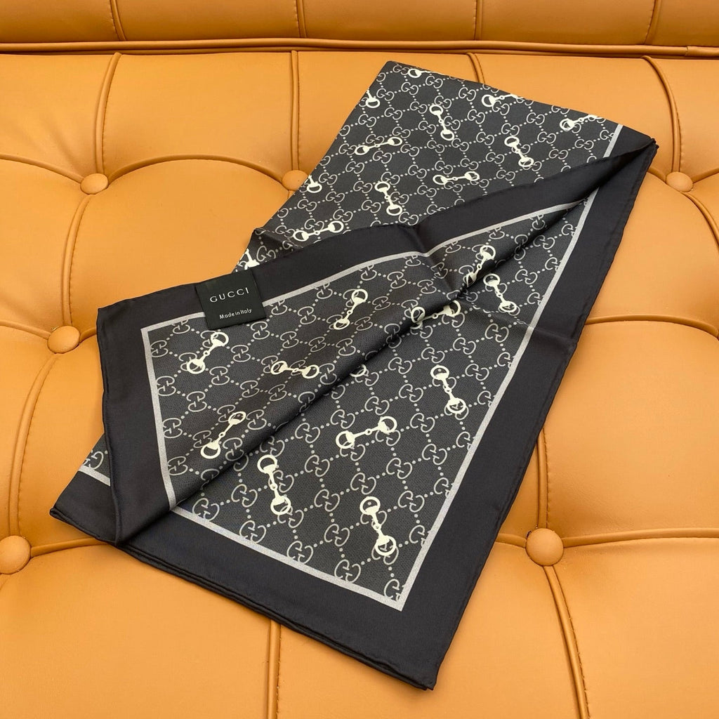 GUCCI 25S SCARF 90 IN SILK 718506