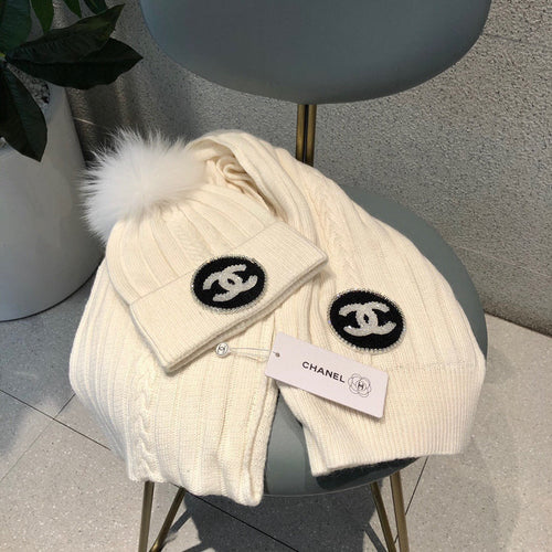CHANEL SET BEANIE HAT AND SCARF IN WHITE WOOL 424023