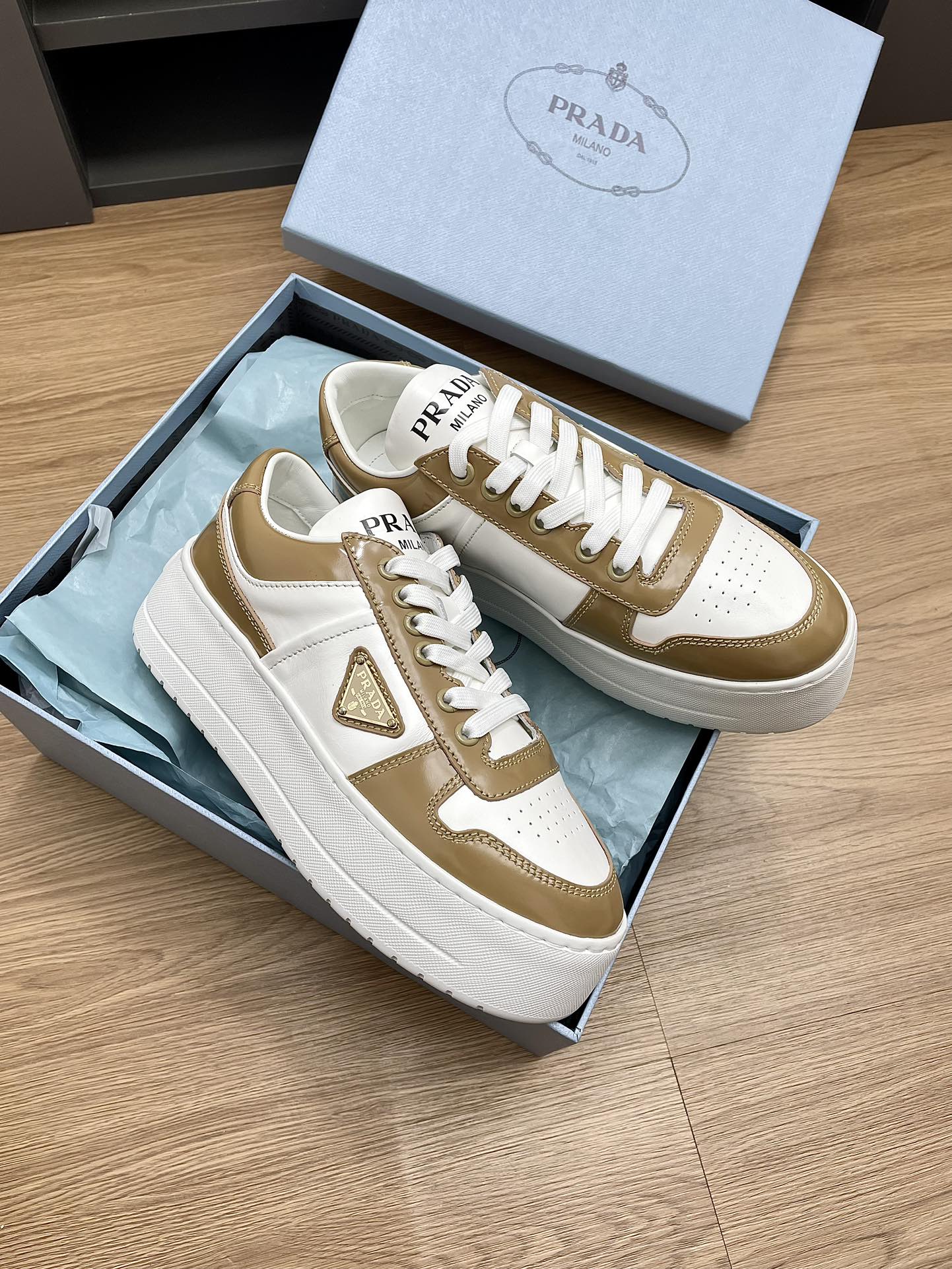 PRADA DOWNTOWN BOLD SNEAKERS WHITE AND PEANUT CALFSKIN