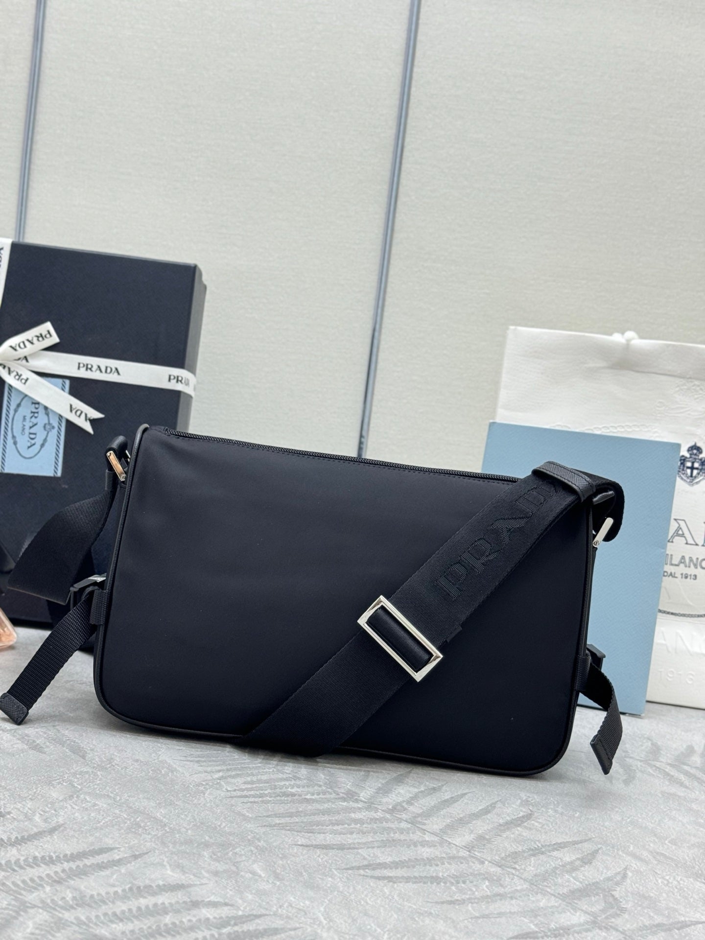 PRADA 25S MEDIUM MESSENGER BAG 35 IN BLACK RE-NYLON AND CALFSKIN